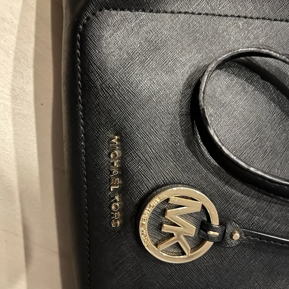 Michael Kors tote - Picture 2 of 4